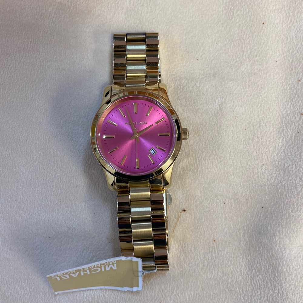 Michael Kors Women's Runway Pink Dial Gold-tone Stainless Steel Watch